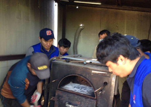 태안사업처 소외된 이웃에게 기부물품 전달